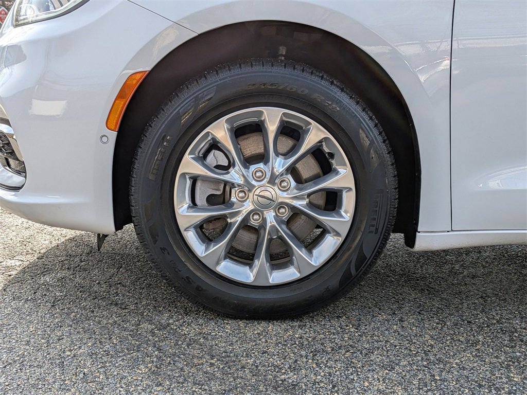 Certified 2023 Chrysler Pacifica Touring-L image 28