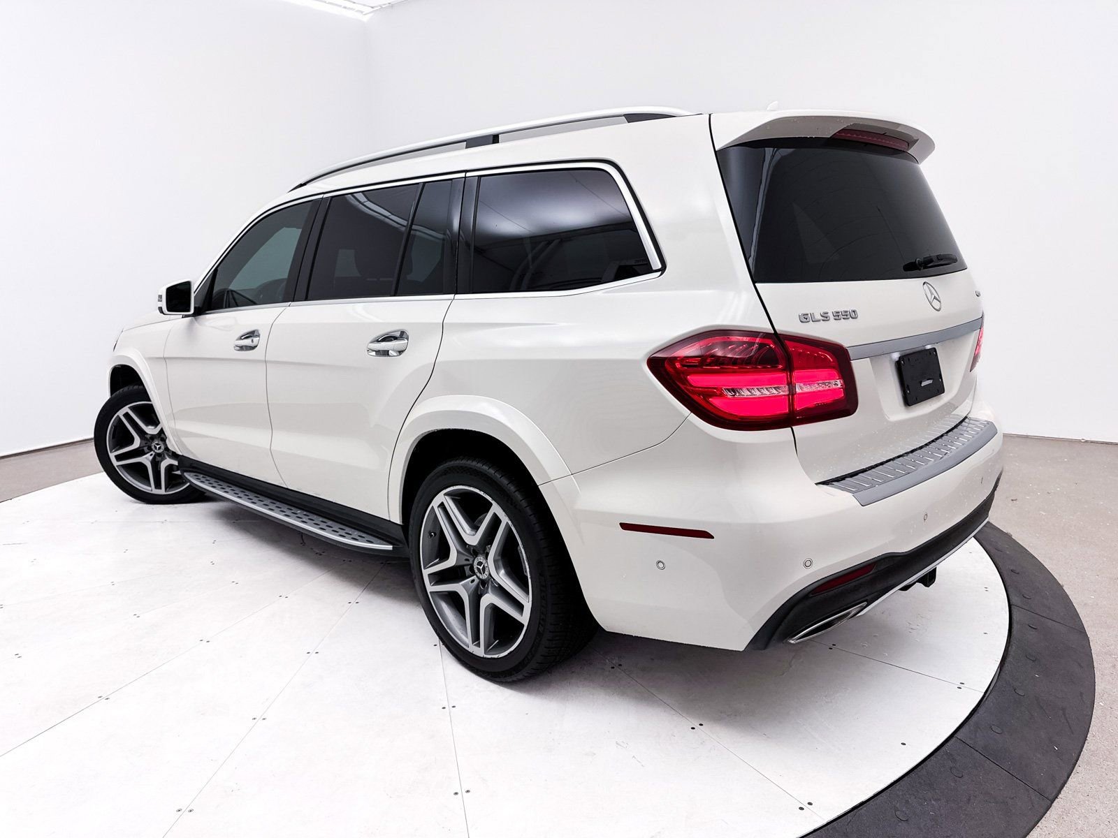 Used 2019 Mercedes-Benz GLS 550 4MATIC image 2