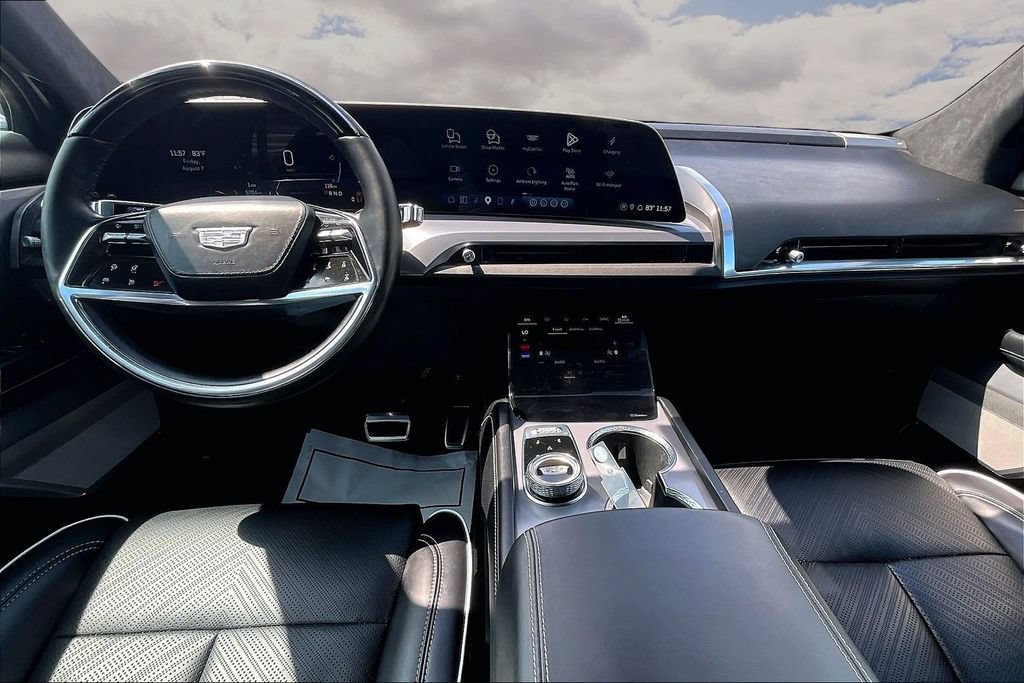 Certified 2026 Cadillac Vistiq Platinum w/ LPO, Floor Liner Package AWD/4WD image 7