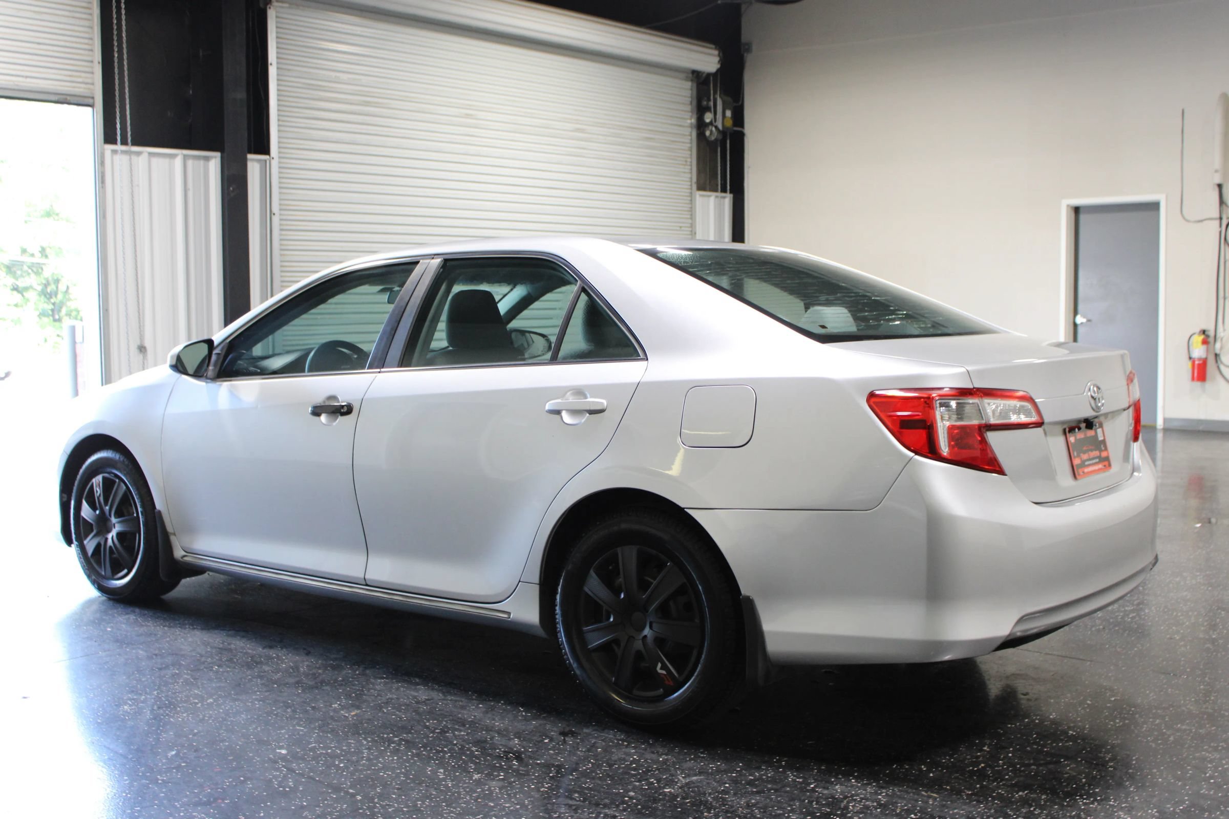 Used 2012 Toyota Camry LE FWD image 5