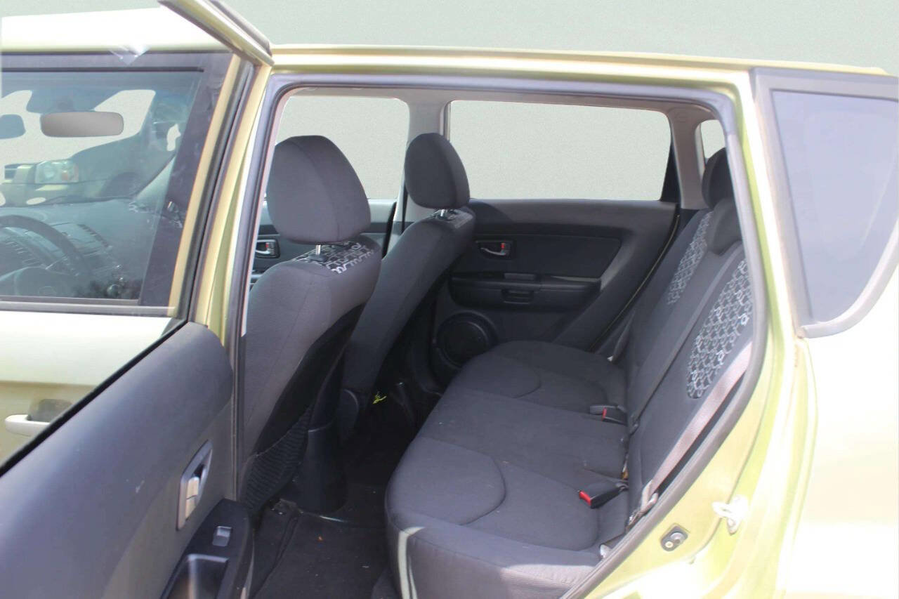 Used 2011 Kia Soul + image 5
