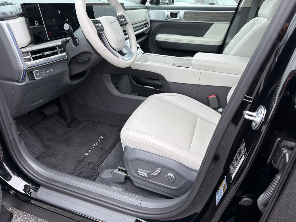 Used 2025 Hyundai Santa Fe Limited FWD image 9