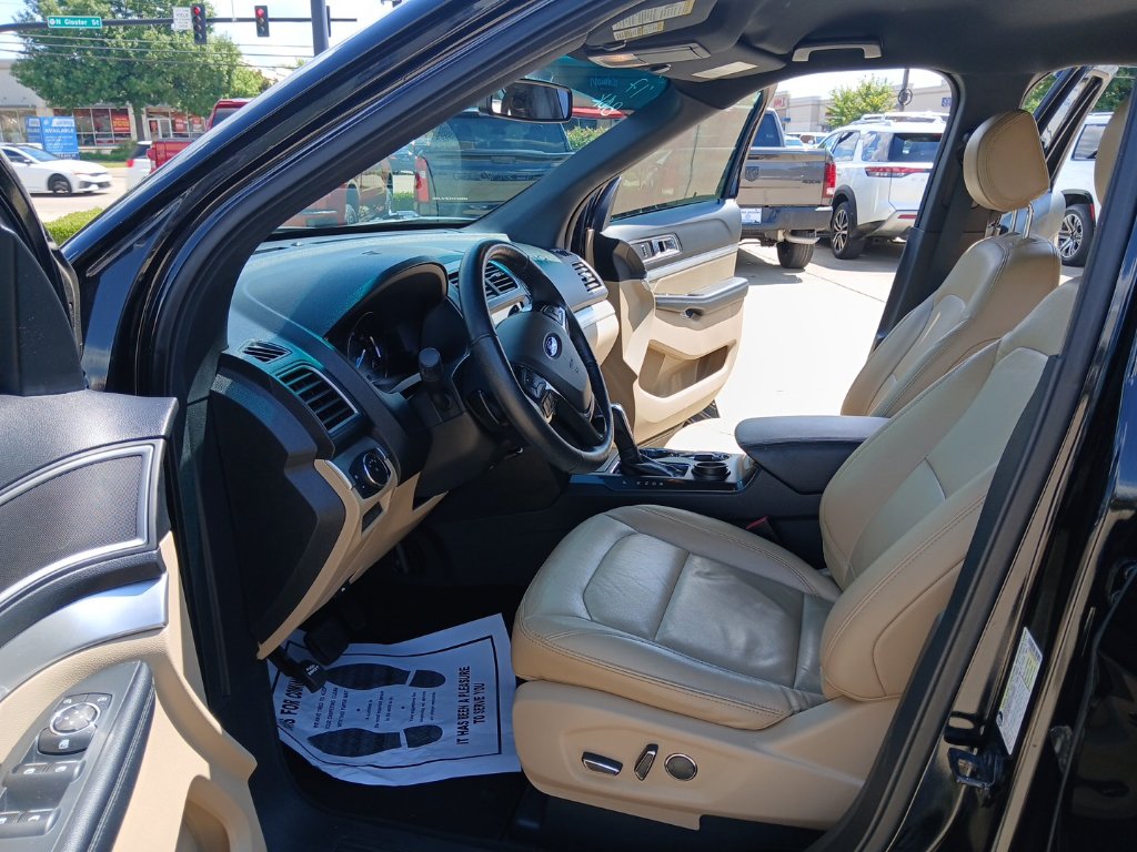 Used 2017 Ford Explorer XLT w/ Equipment Group 202A FWD image 9