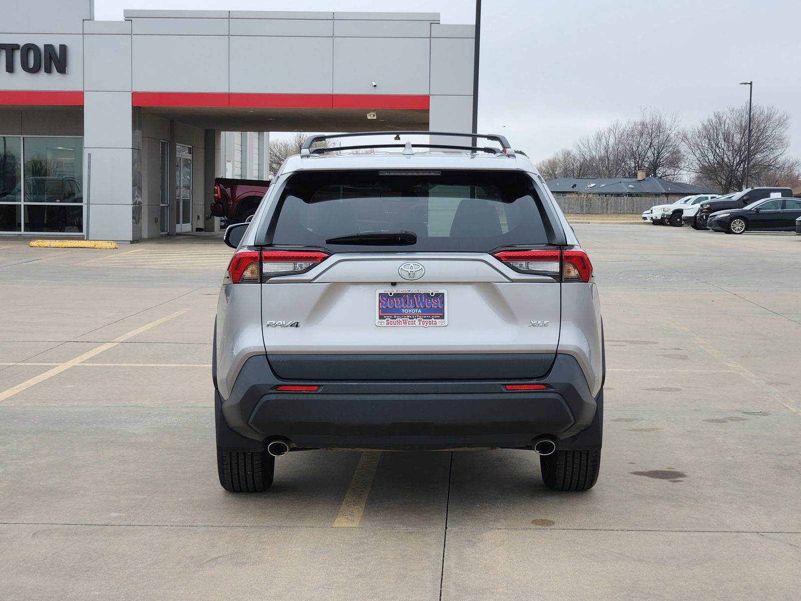 Used 2023 Toyota RAV4 XLE Premium image 8