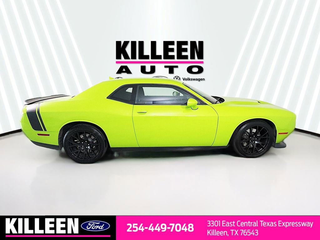 Used 2015 Dodge Challenger R/T Scat Pack w/ Scat Pack Appearance Package RWD image 9