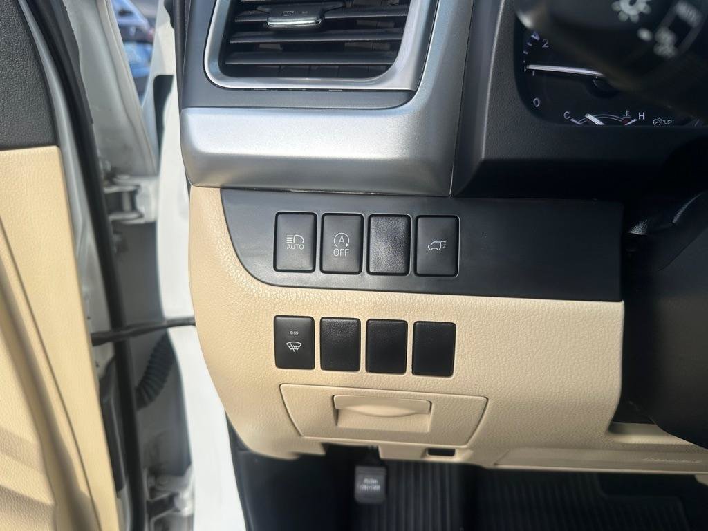 Used 2017 Toyota Highlander XLE FWD image 19