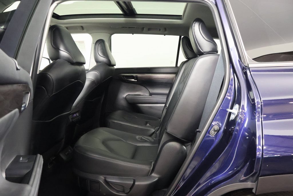 Used 2021 Toyota Highlander Platinum AWD/4WD image 11