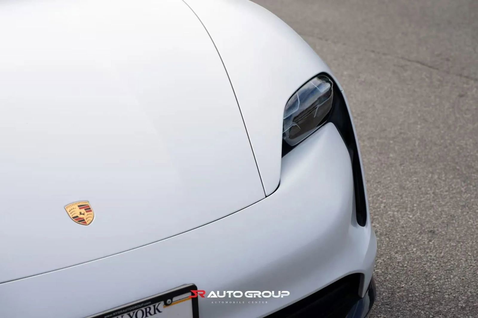 Used 2020 Porsche Taycan image 3