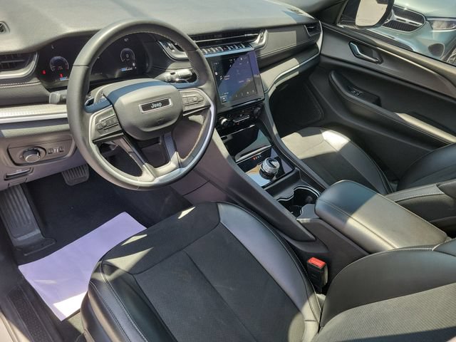 Used 2024 Jeep Grand Cherokee Altitude RWD image 23