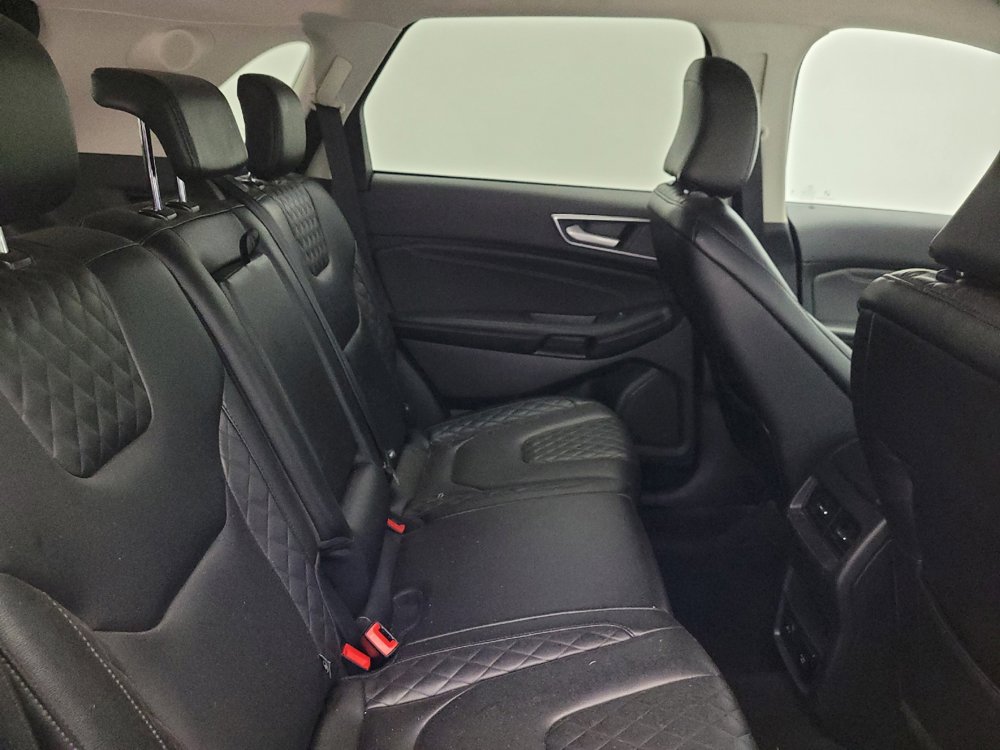 Used 2024 Ford Edge Titanium image 19