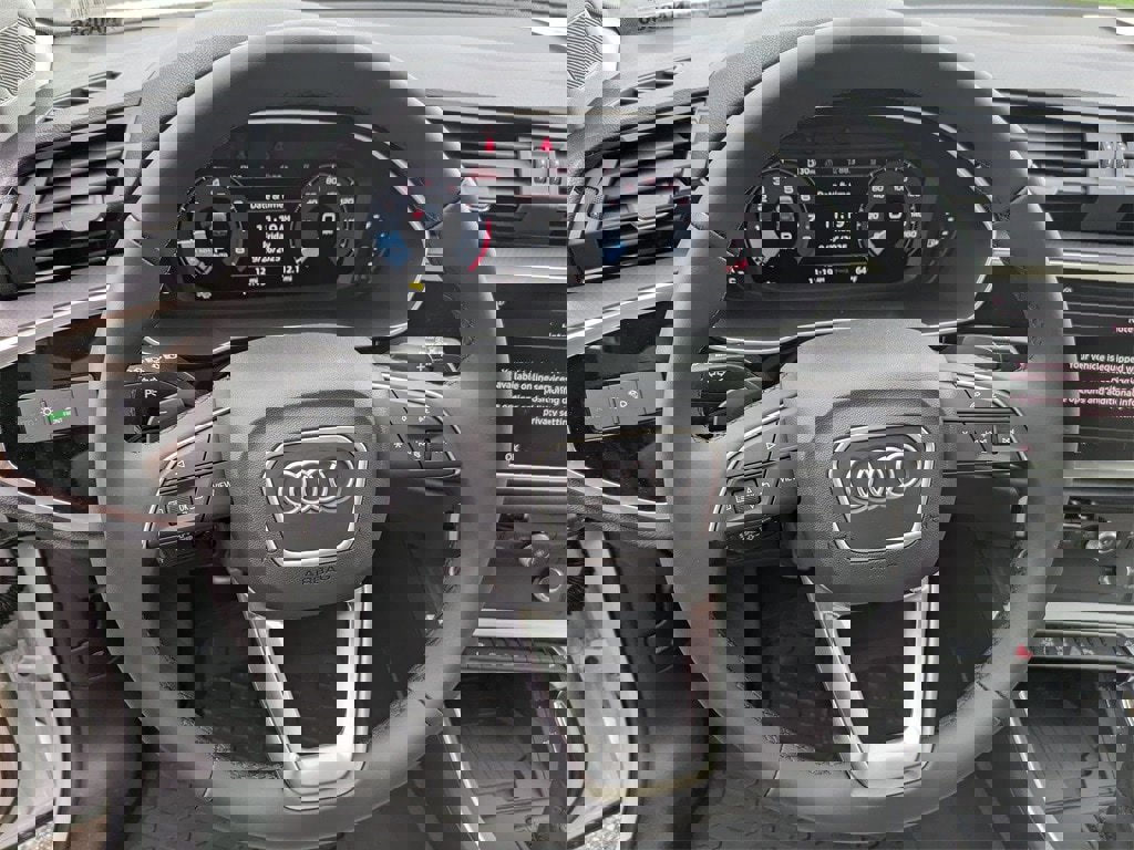 New 2025 Audi Q3 2.0T Premium image 17