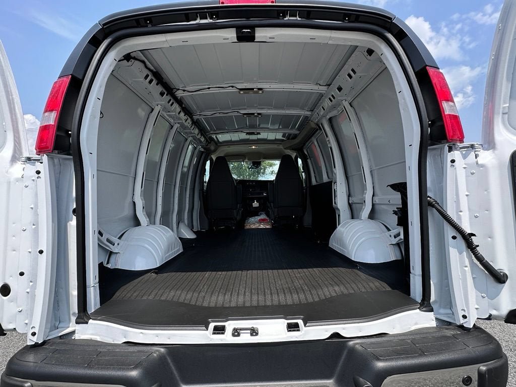 New 2026 GMC Savana 2500 w/ Driver Convenience Package RWD image 23