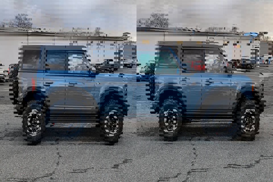 Used 2024 Ford Bronco Outer Banks w/ Sasquatch Package image 2