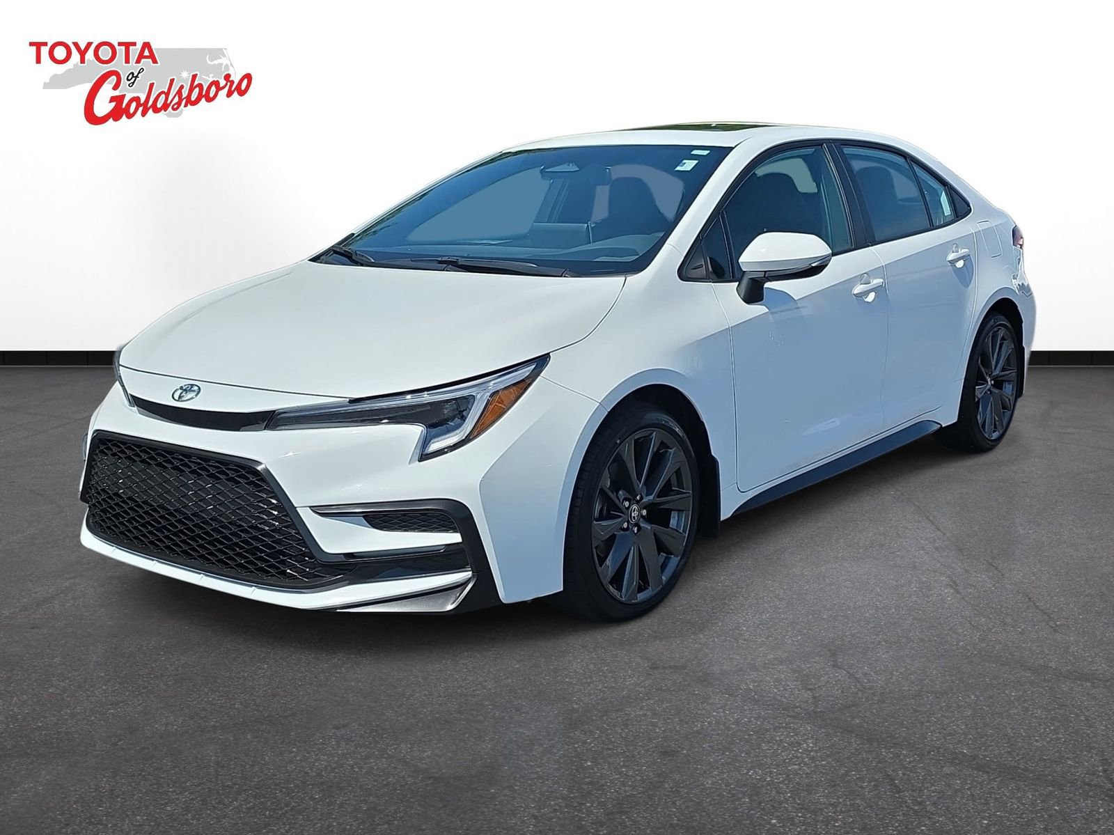 Used 2025 Toyota Corolla XSE FWD image 1