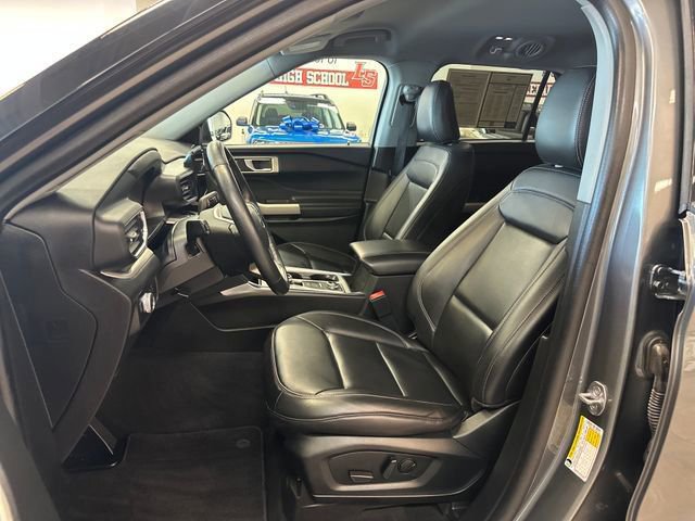 Used 2023 Ford Explorer XLT w/ Equipment Group 202A AWD/4WD image 4