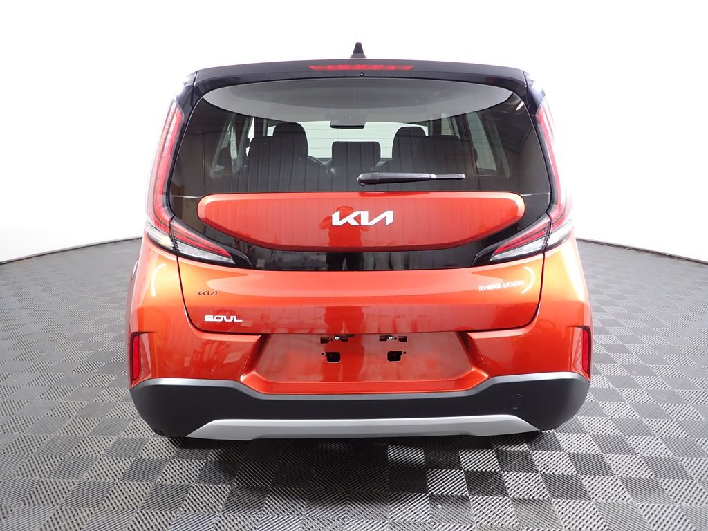 Used 2025 Kia Soul LX FWD image 12