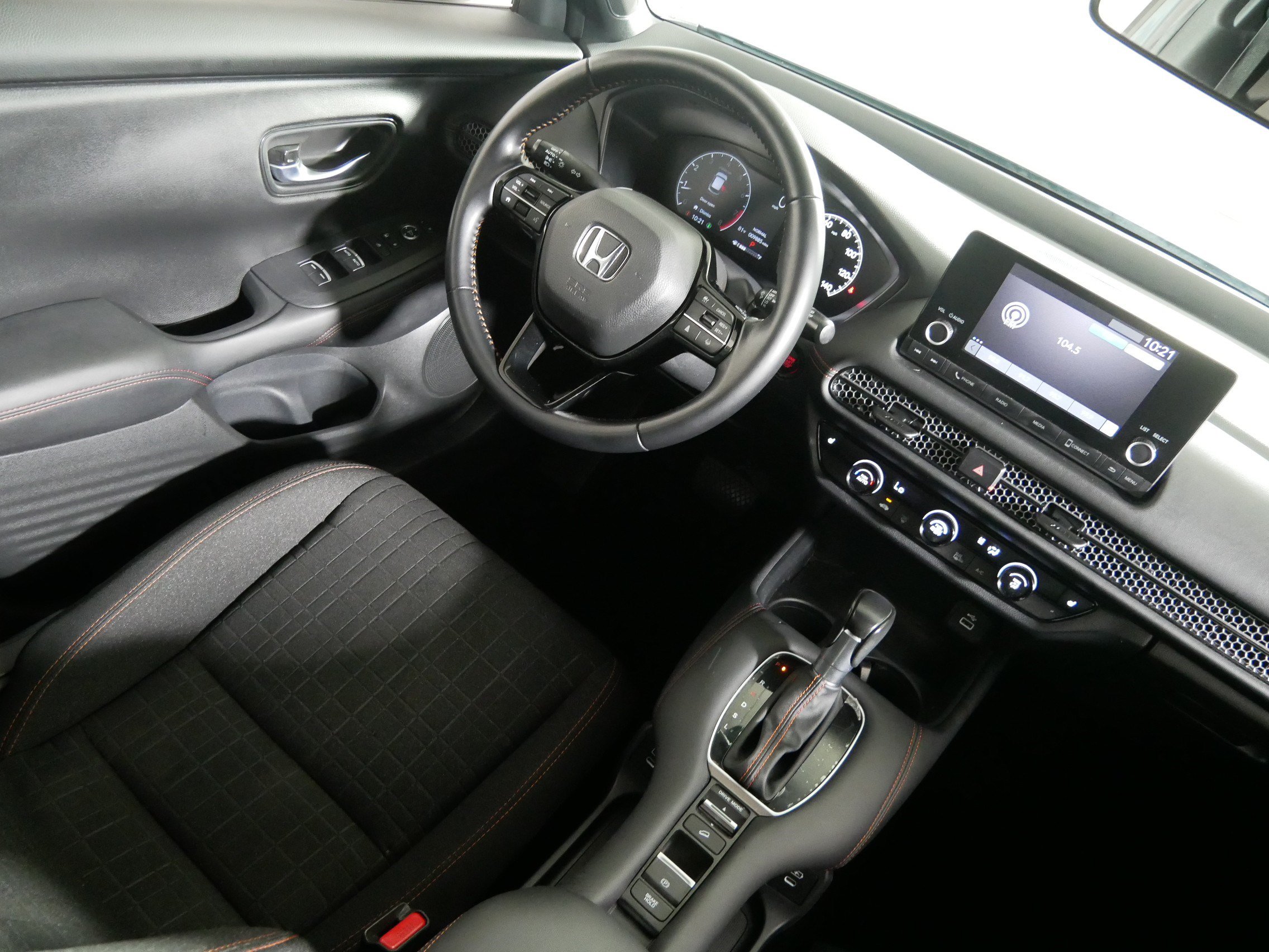 Used 2025 Honda HR-V Sport image 9