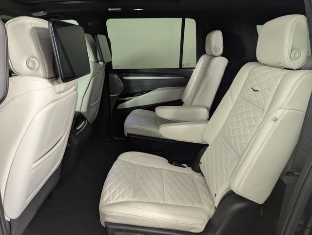 Used 2025 Cadillac Escalade ESV V AWD/4WD image 16