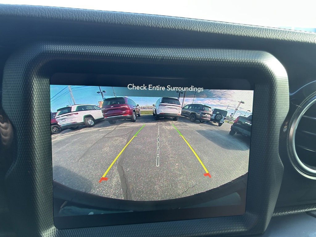 Used 2022 Jeep Wrangler Unlimited Sahara image 26