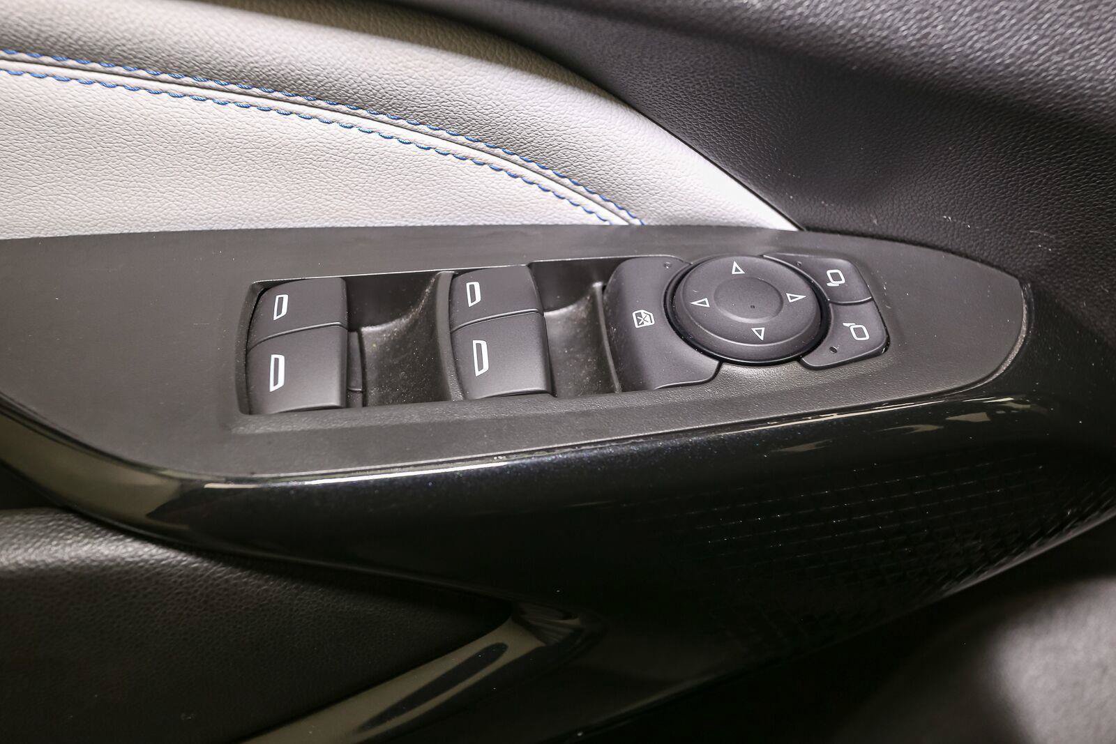 Used 2025 Chevrolet Trax LT FWD image 38