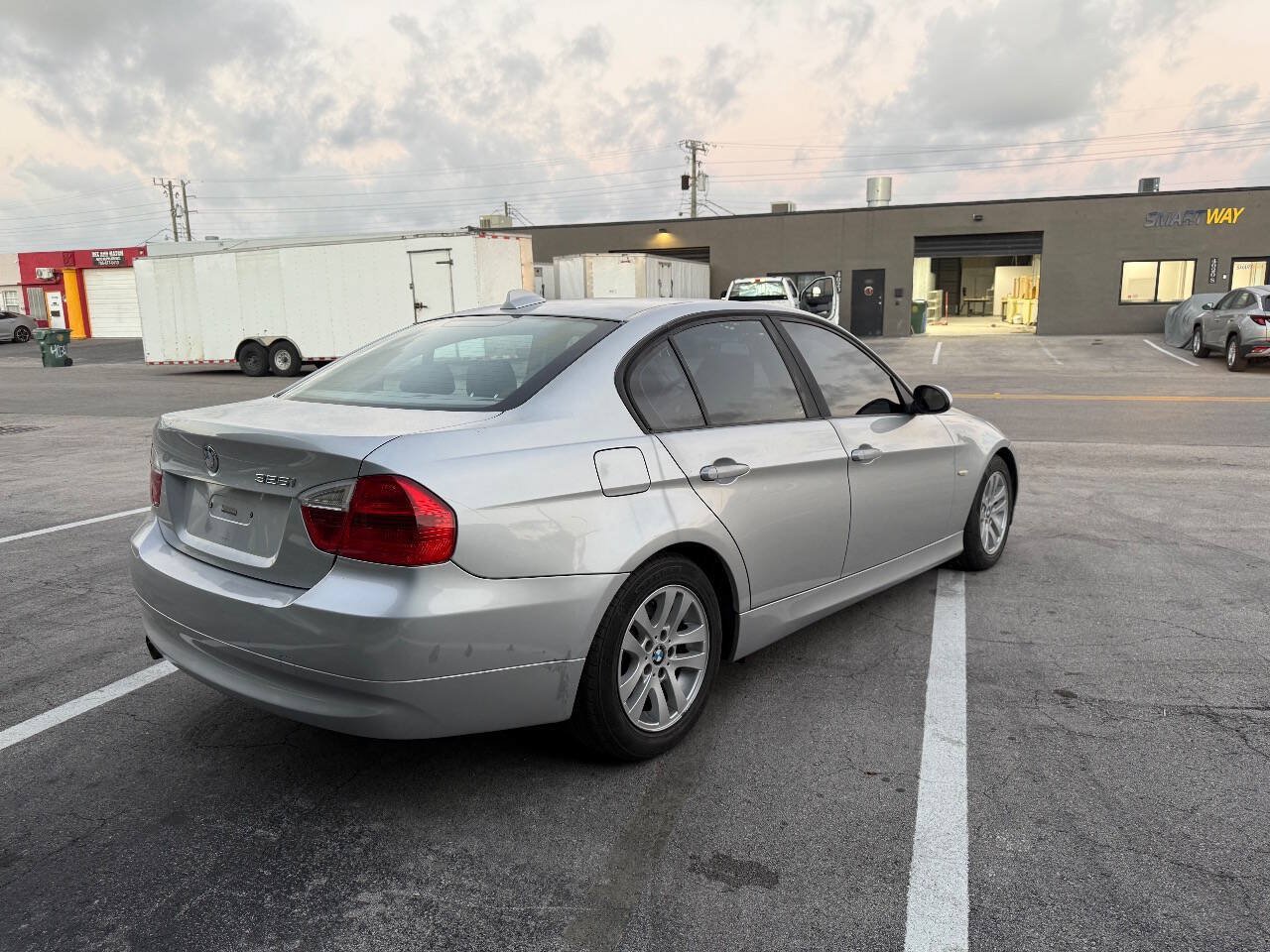 Used 2006 BMW 325i Sedan RWD image 6