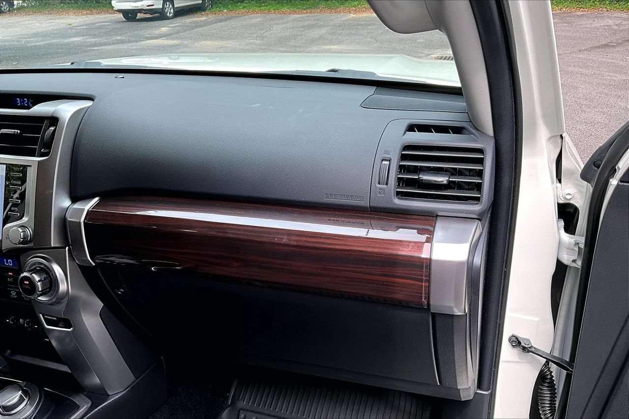 Used 2022 Toyota 4Runner Limited AWD/4WD image 22