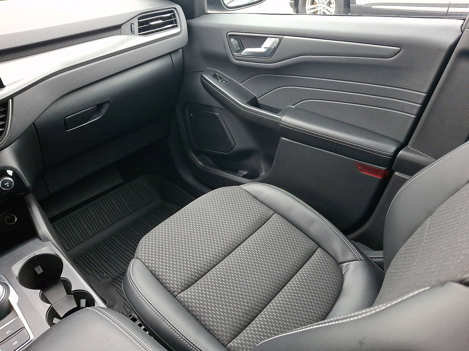 Used 2023 Ford Escape SE image 15