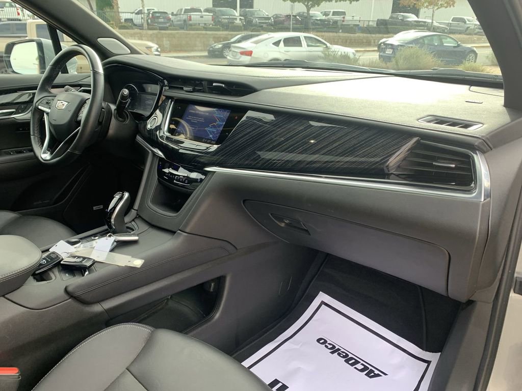 Used 2025 Cadillac XT6 Premium Luxury image 27