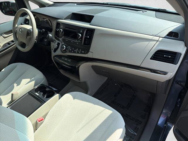Used 2013 Toyota Sienna LE w/ Towing Pkg FWD image 27