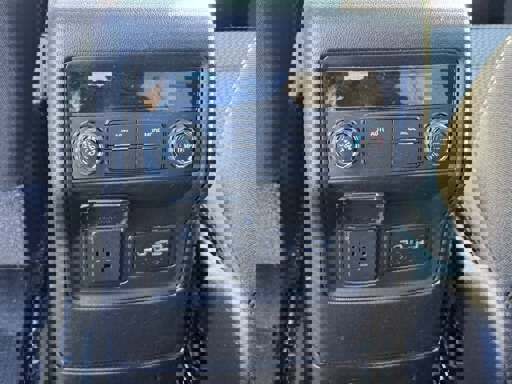 Used 2023 GMC Acadia SLE w/ Driver Convenience Package image 11