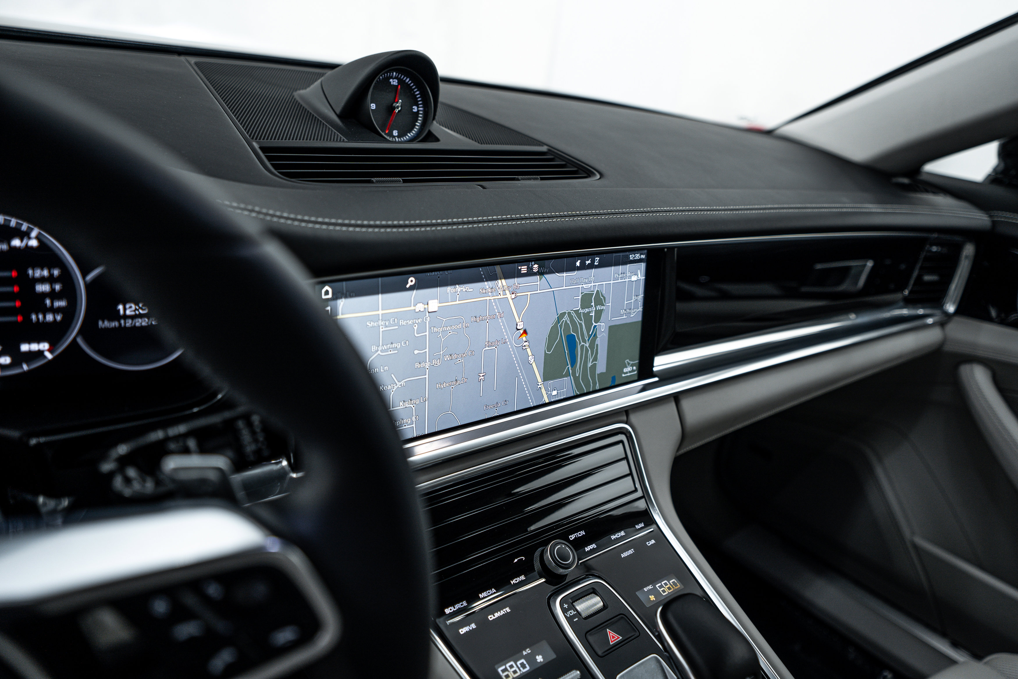 Certified 2017 Porsche Panamera image 16