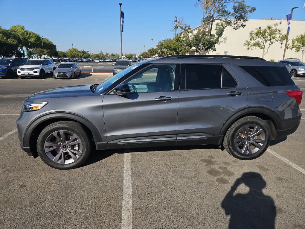 Certified 2023 Ford Explorer XLT w/ Equipment Group 202A RWD image 4