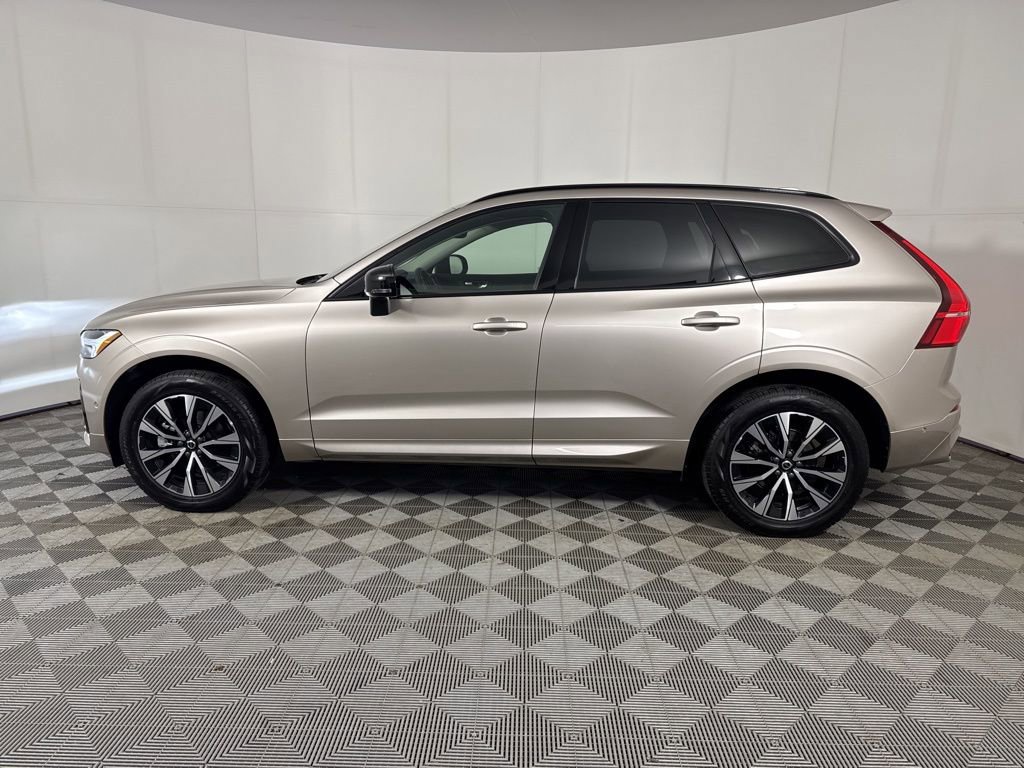 Used 2025 Volvo XC60 B5 Plus image 2