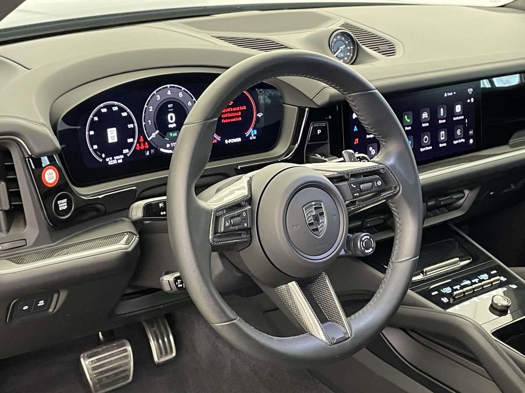 Used 2025 Porsche Cayenne Turbo AWD/4WD image 4
