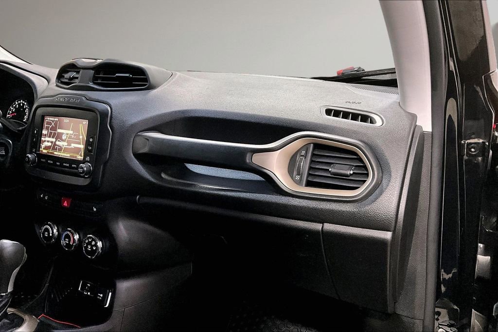 Used 2017 Jeep Renegade Latitude image 25