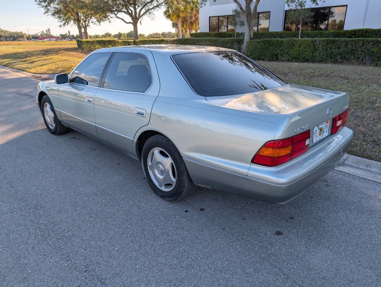Used 1999 Lexus LS 400 image 8