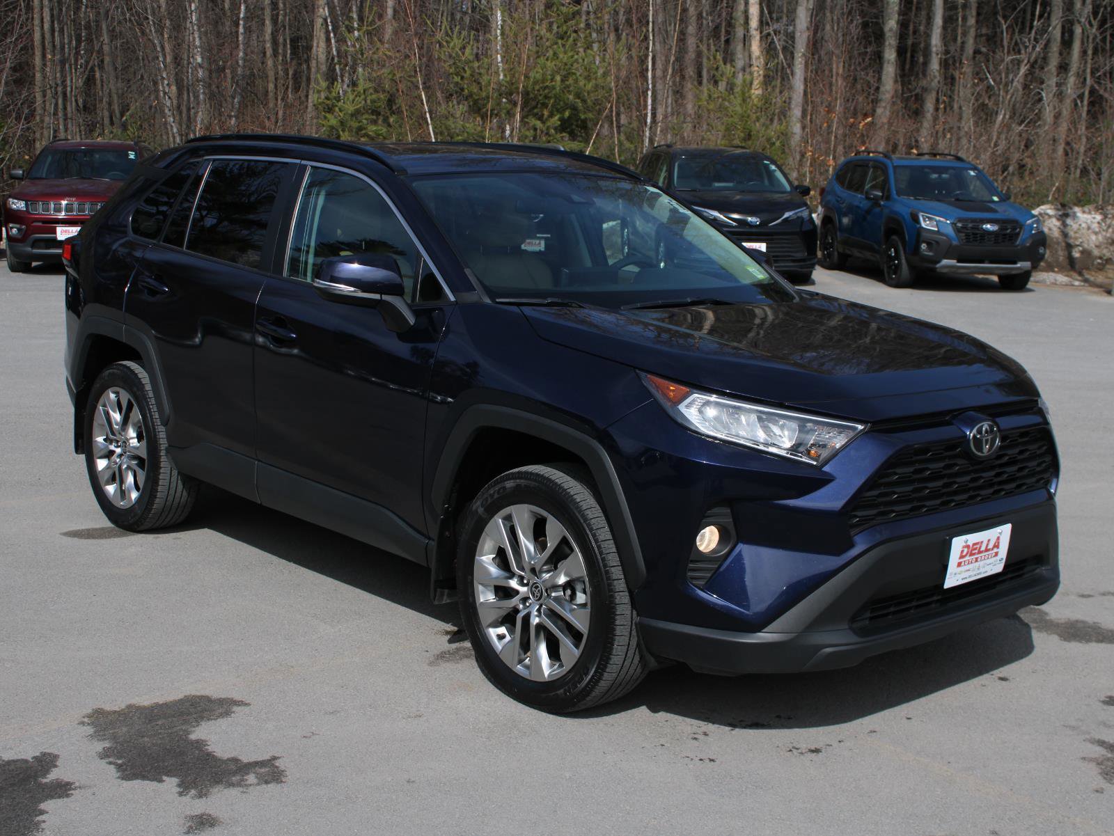 Used 2021 Toyota RAV4 XLE Premium image 3