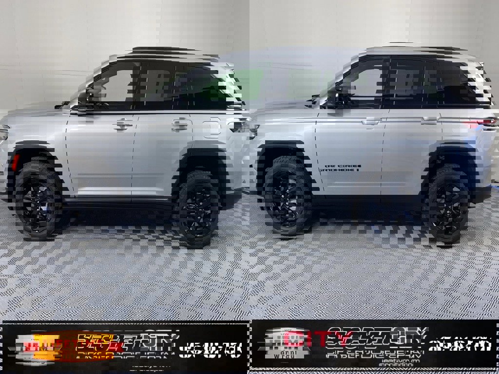 New 2025 Jeep Grand Cherokee Limited w/ Black Appearance Package image 4