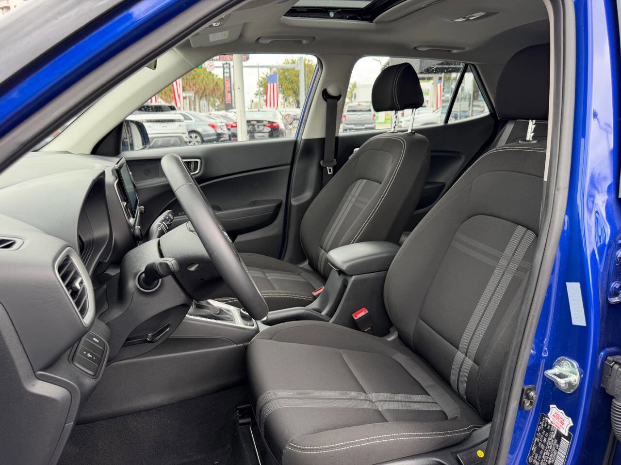 Used 2025 Hyundai Venue SEL FWD image 10