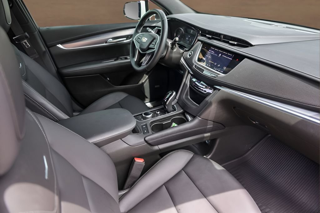 Certified 2024 Cadillac XT5 Luxury FWD image 30