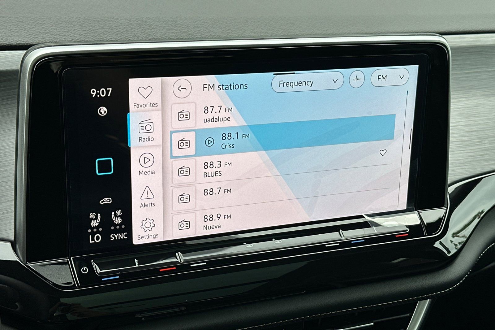 New 2026 Volkswagen Atlas Cross Sport SE FWD image 16