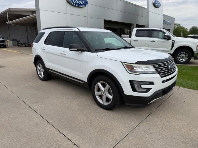Used 2017 Ford Explorer XLT w/ Equipment Group 201A AWD/4WD image 8