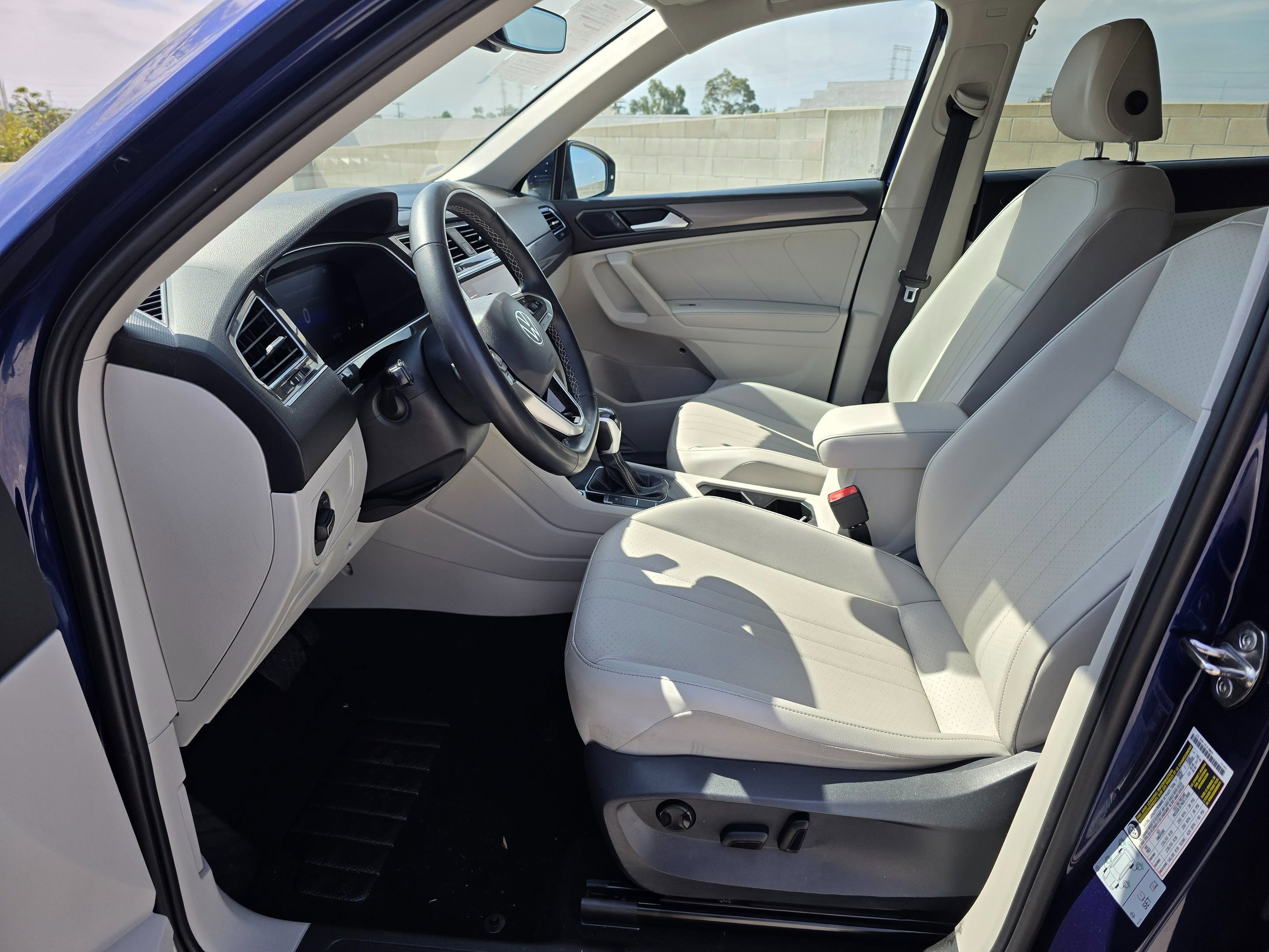 Used 2022 Volkswagen Tiguan SE FWD image 17
