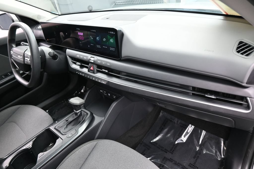 Used 2025 Kia K4 FWD image 41
