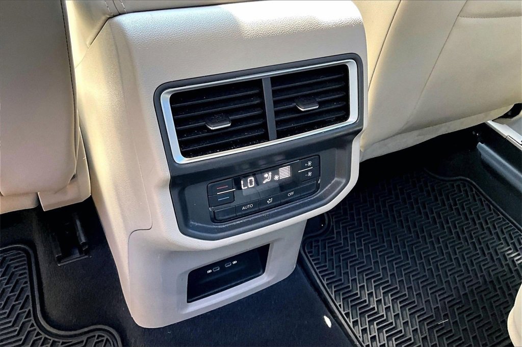 Certified 2024 Volkswagen Atlas SE image 18