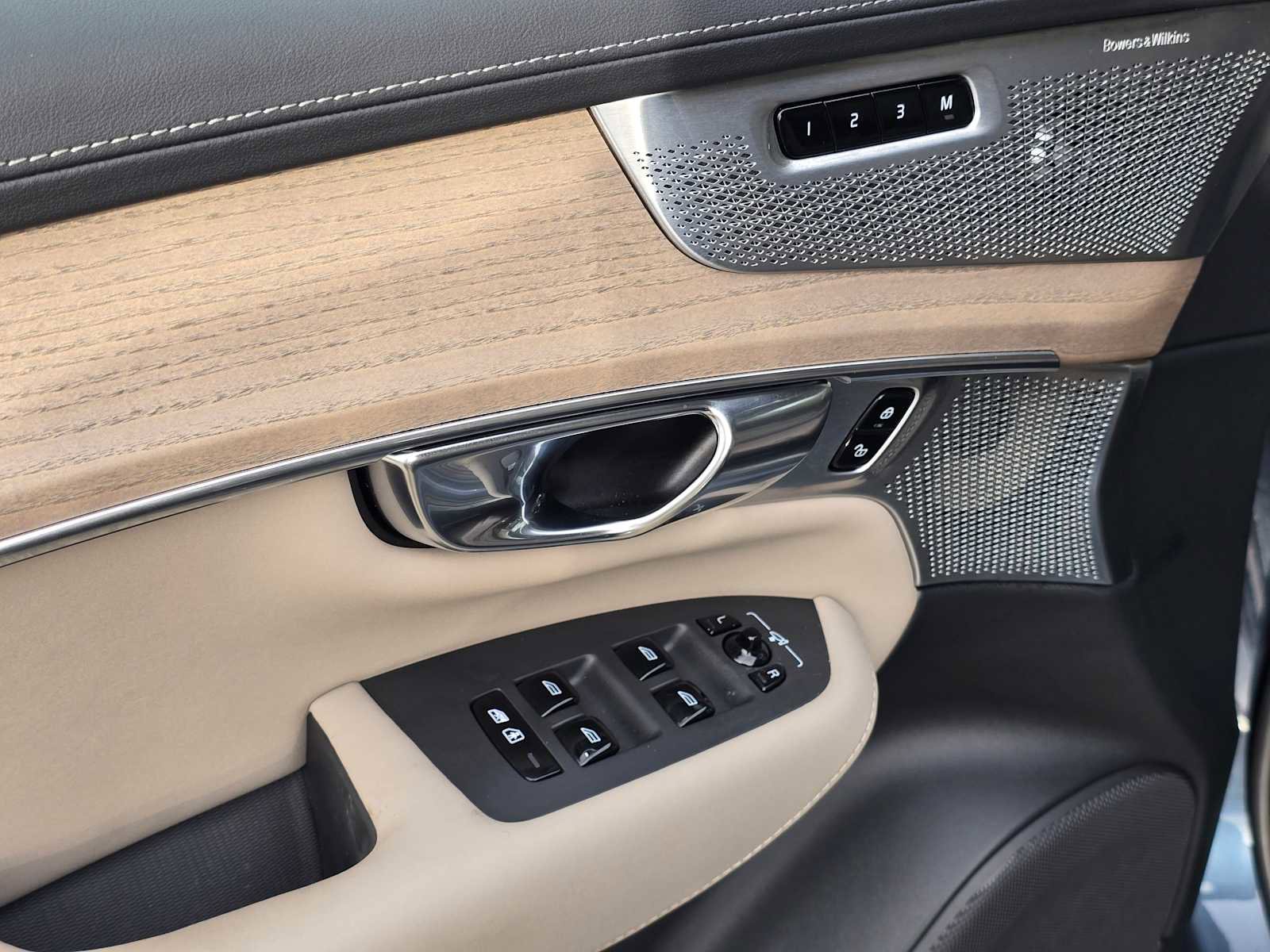 Certified 2025 Volvo XC90 T8 Ultra image 24