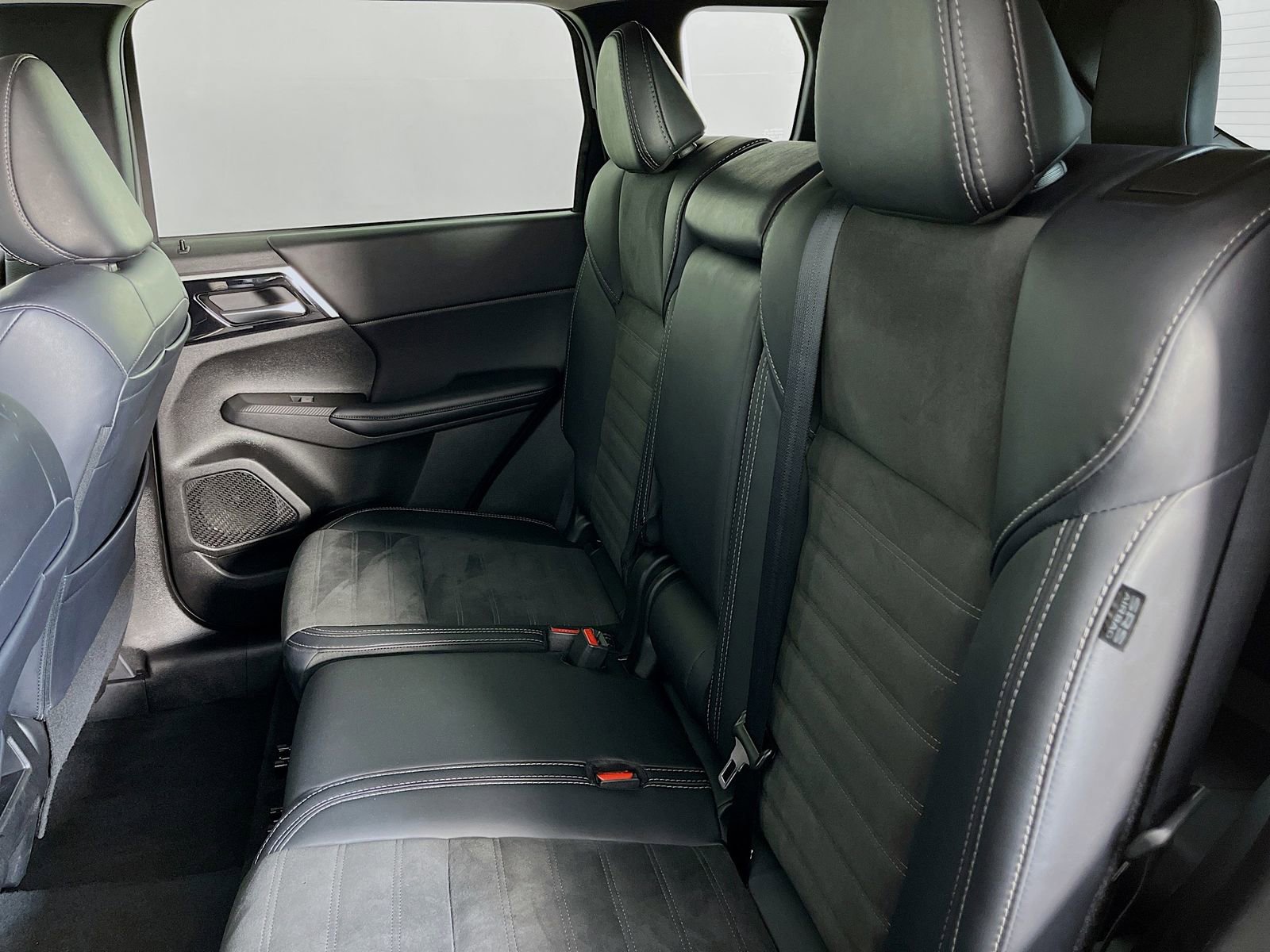 Used 2024 Mitsubishi Outlander SE image 31