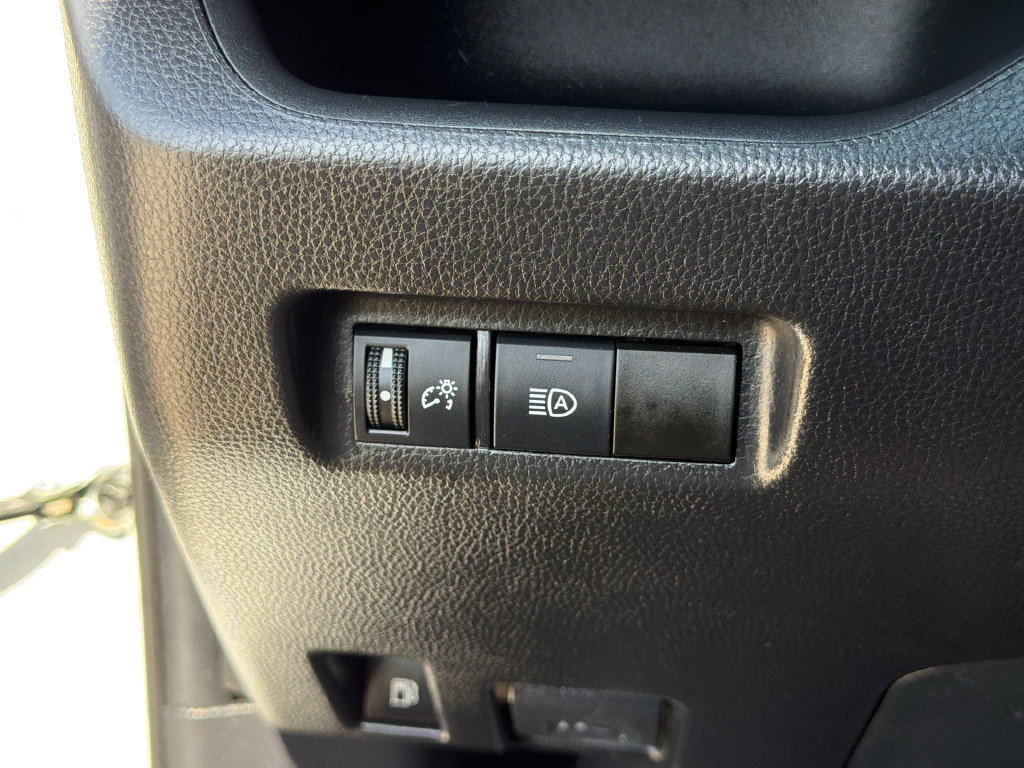 Used 2021 Toyota RAV4 LE AWD/4WD image 20