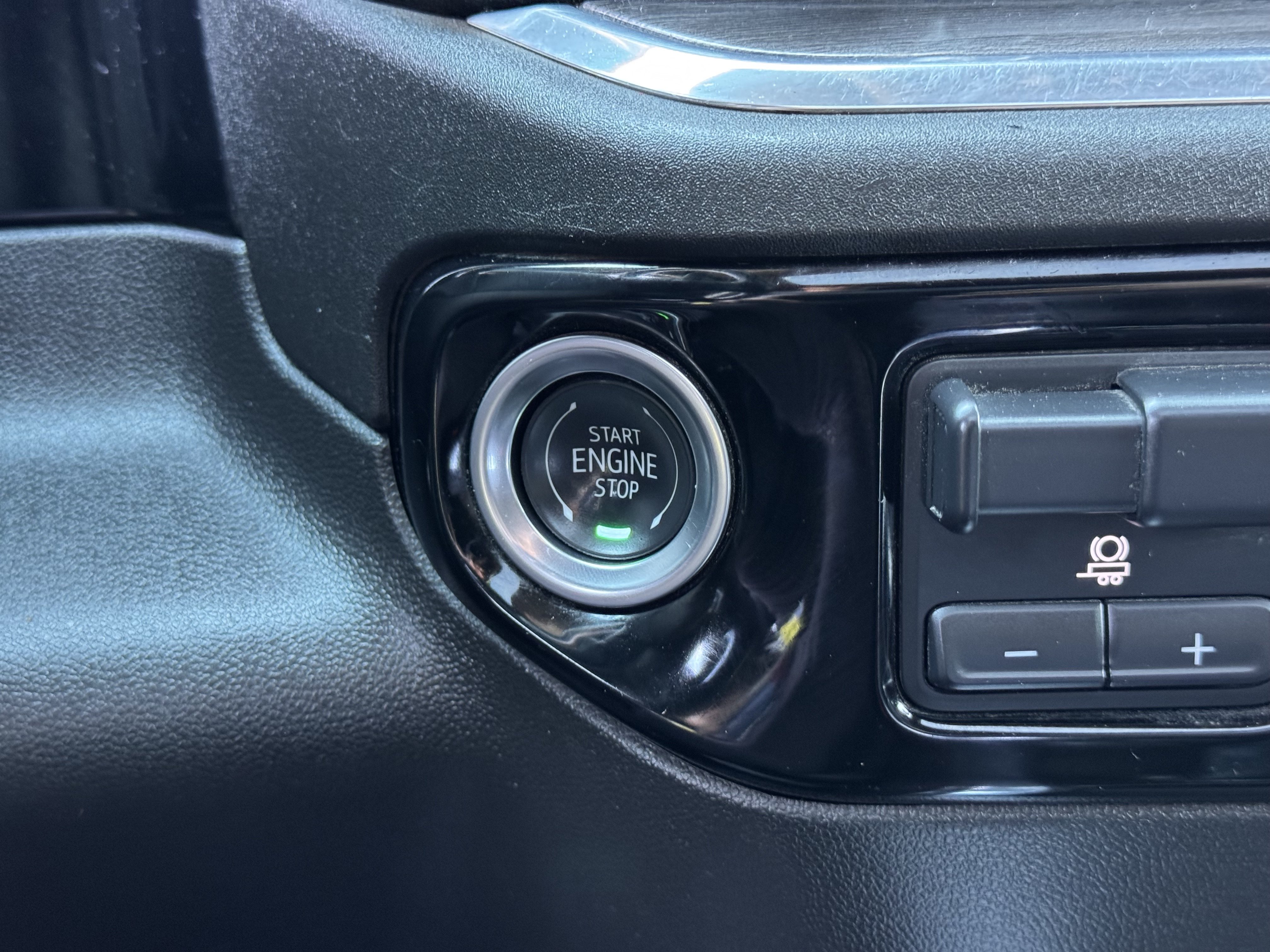 Certified 2023 Chevrolet Silverado 1500 LTZ w/ LTZ Convenience Package II AWD/4WD image 31