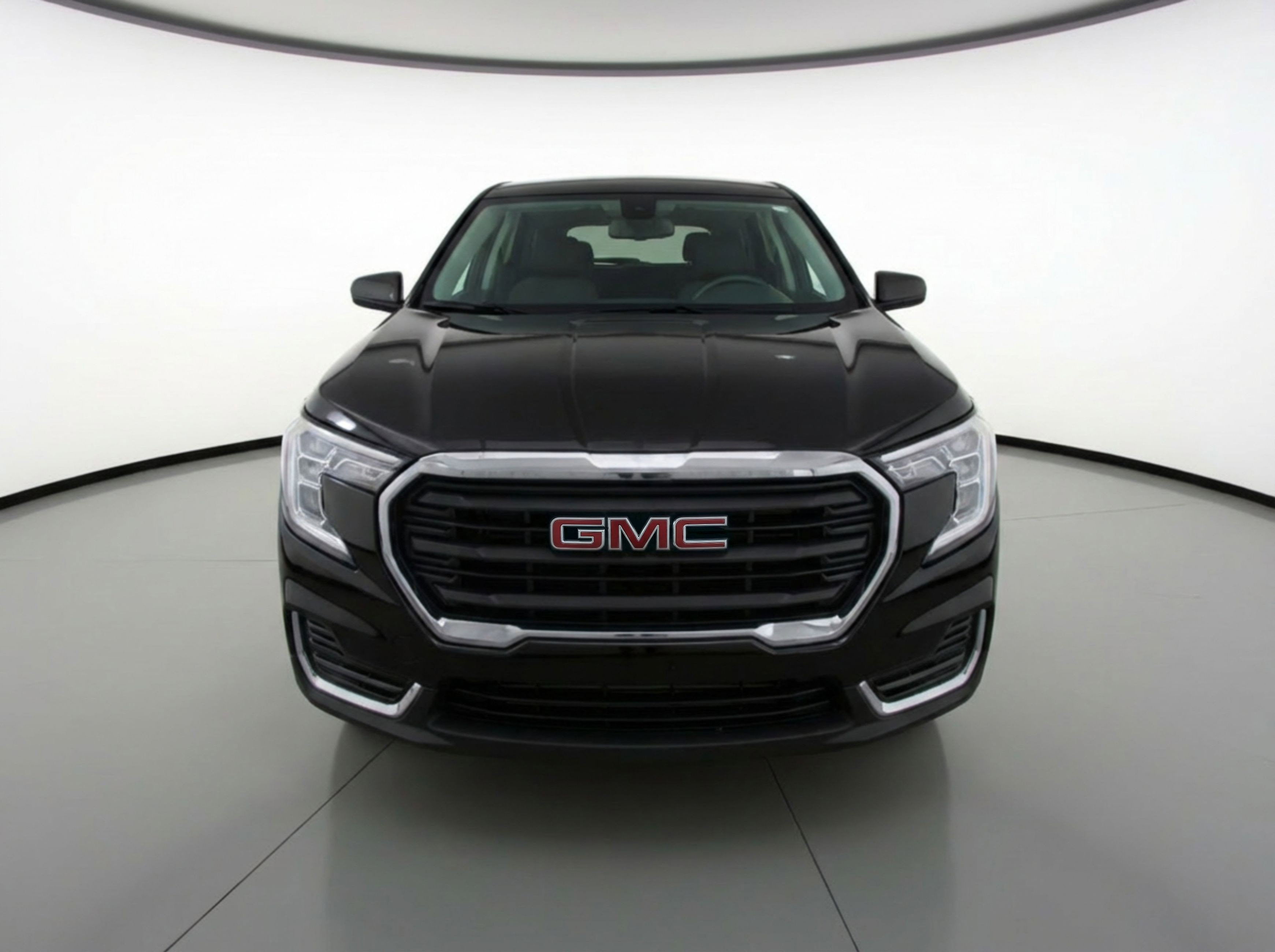 Used 2024 GMC Terrain SLE image 2